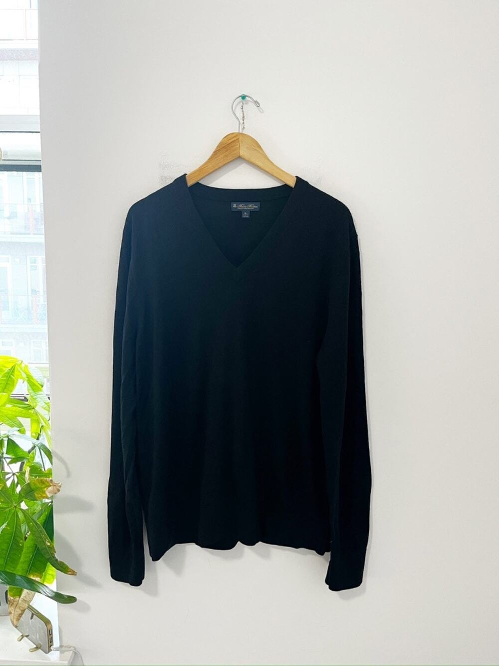 Brooks Brothers Men's Black Merino Wool V Neck Sweater Size XL